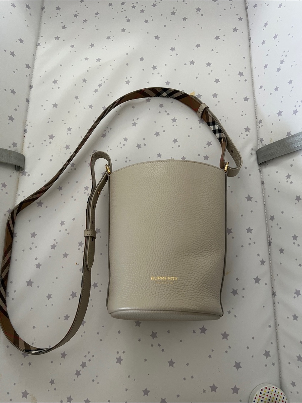 Burberry beige bucket, Crossbody bag